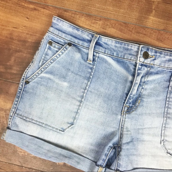 GAP Pants - GAP girlfriend shorts jean shorts size 8